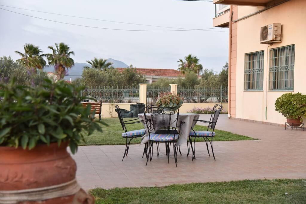 דירות Posidhonía Hospitality In Mythical And Historical Peloponnese1 מראה חיצוני תמונה